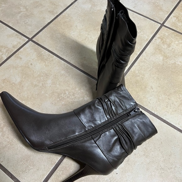 Chocolate Brown Carlos Santana Booties - Picture 3 of 8